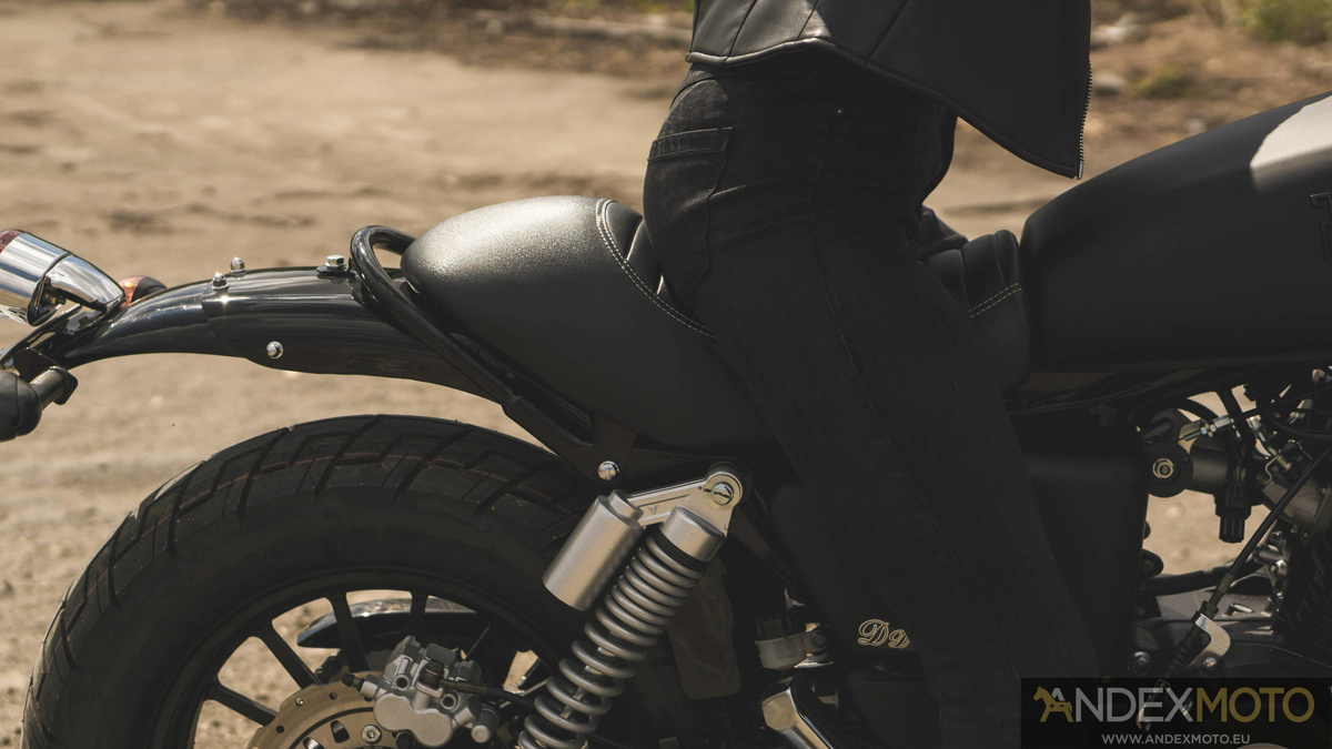 Motocykl JUNAK M11 125 Cafe