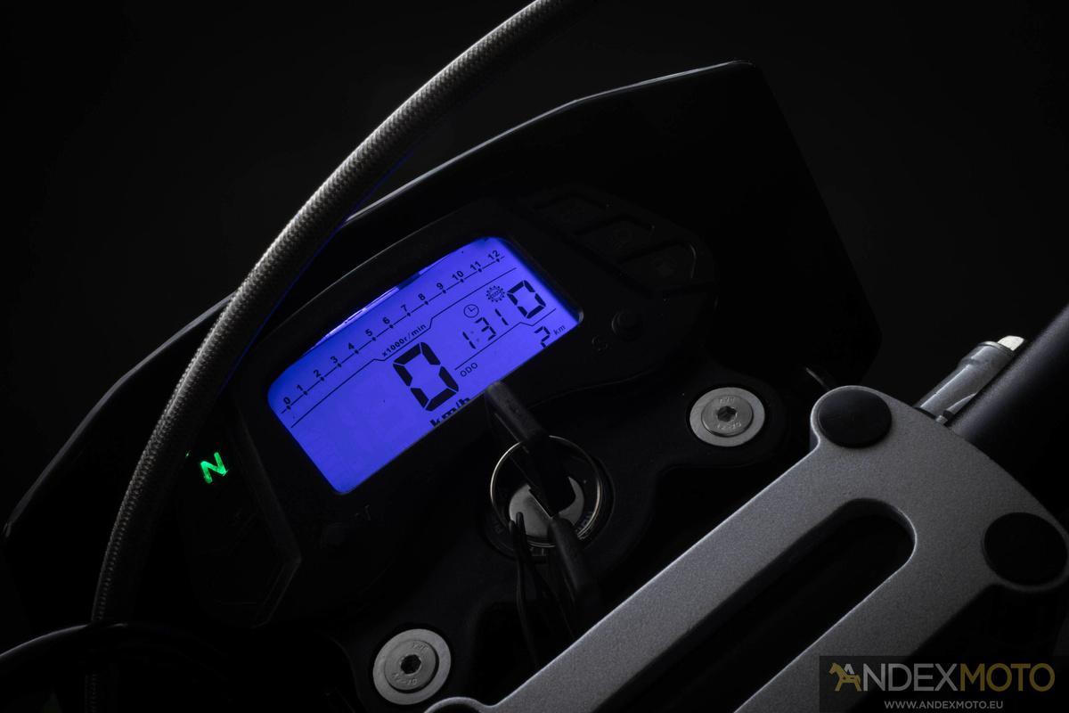 Motorower JUNAK X-RAY 50 opony kostka