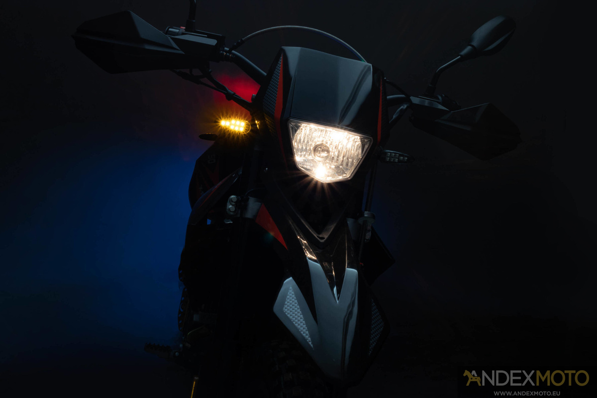 Motocykl JUNAK X - RAY 125 opony kostka