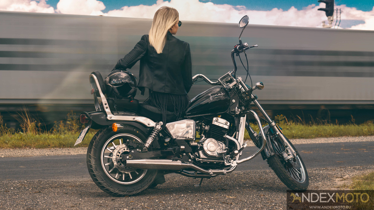 Motocykl JUNAK M11 125